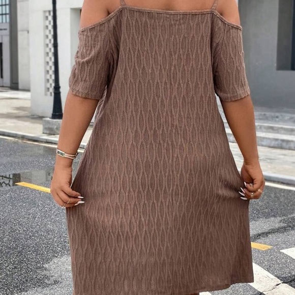 NWOT Cold Shoulder O-ring Detail Zip Front Dress - Picture 4 of 4